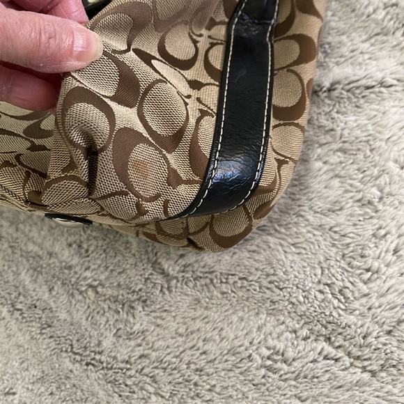 Coach Penelope Signature collection Purse  Tan  Black  Slvr
Hardware - Picture 14 of 14